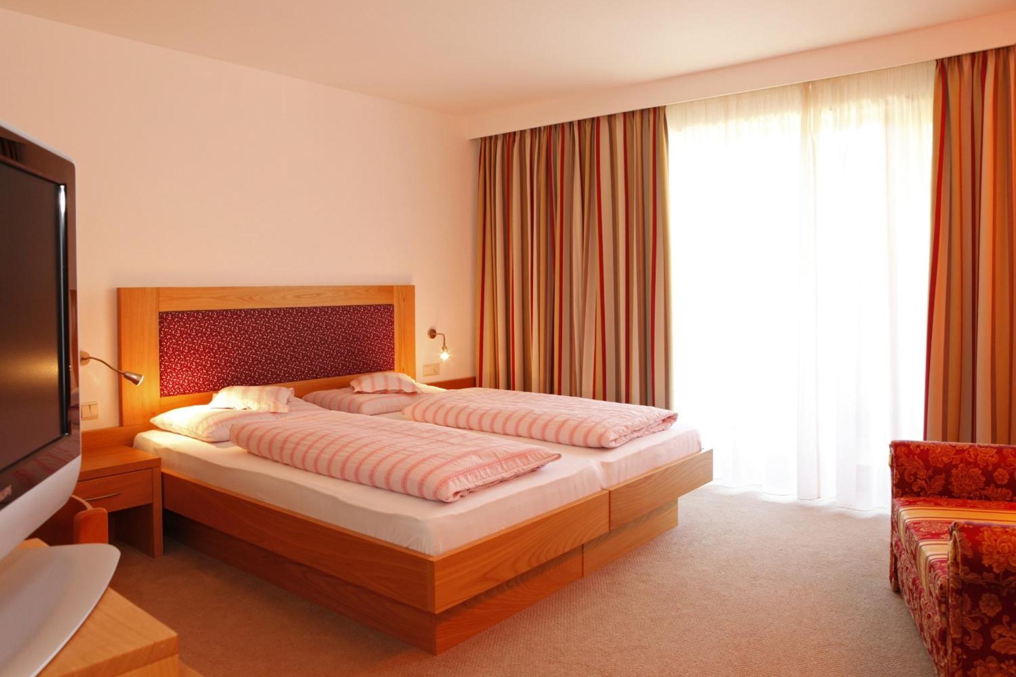 Hotel Stefaner Тирес Экстерьер фото